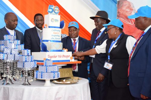 Co-op News Ollin Sacco leadership, staff and guests cut a cake to celebrate Ollin’s 50 years of transforming lives and trailblazing in the cooperative sector.